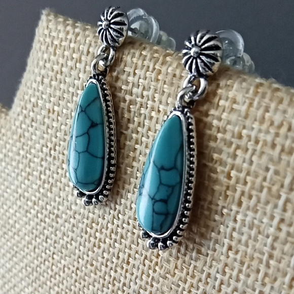 Elegant Silver and Turquoise Earrings - Picture 3 of 4
